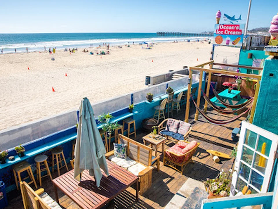 ITH San Diego Beach Bungalow Surf Hostel
